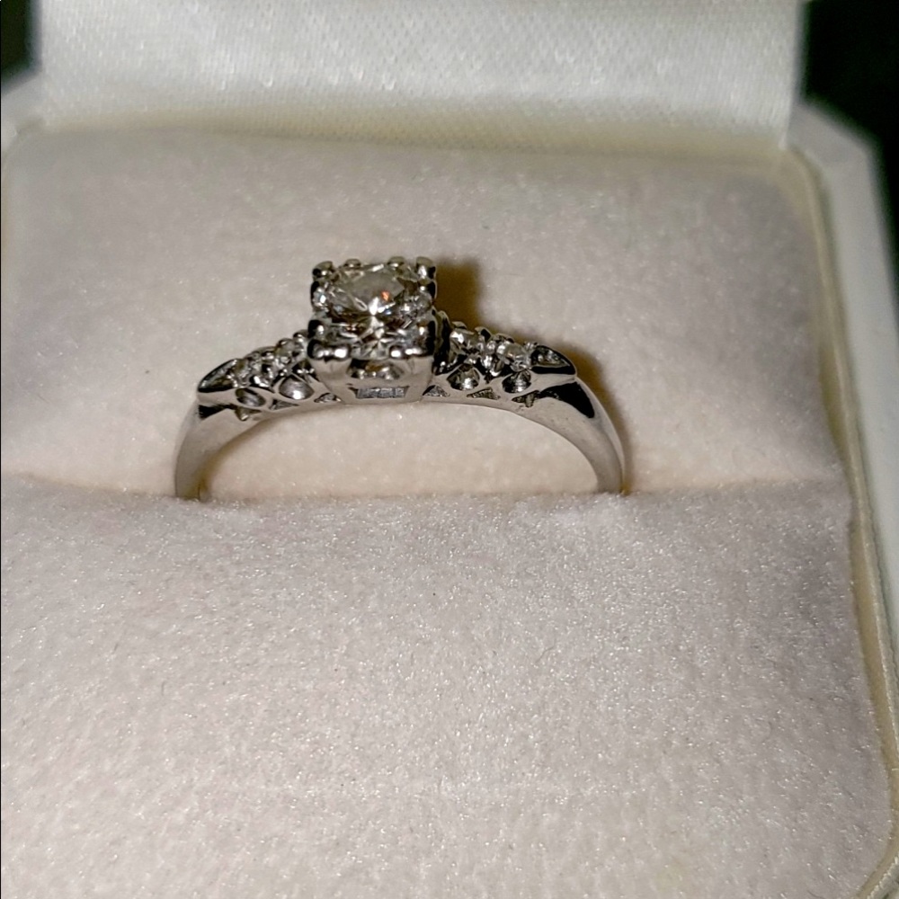 Estate Genuine Natural Diamond Engagement Ring